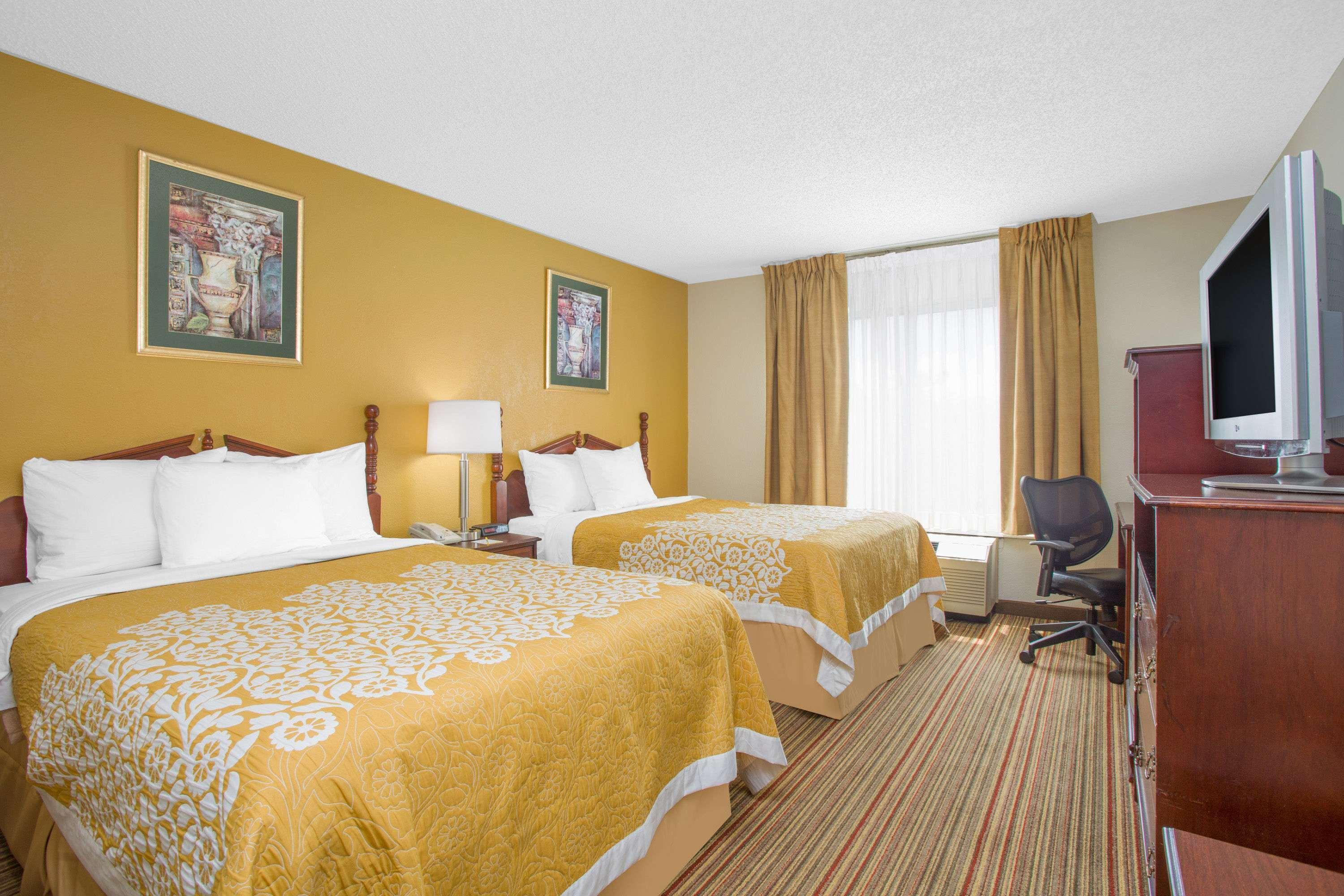 Days Inn By Wyndham Greenville Exterior foto